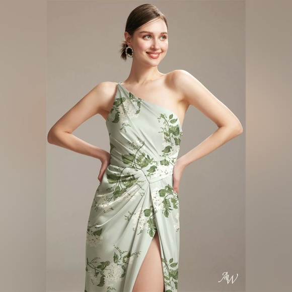 AW Bridal ARUM DRESS
Satin Charmeuse Sage Garden Party Size 0 - Picture 4 of 4